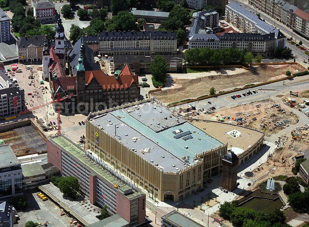 Aerial image Chemnitz - Blick auf die Chemnitzer Innenstadt mit dem Neubau des CineStar - Filmpalast am Roten Turm, sowie das Neue und Alte Rathaus an der Jakobikirche. Views of the Chemnitz city center with the construction of the CineStar - movie palace at the Red Tower, and the New and Old City Hall at the Church of St. James.