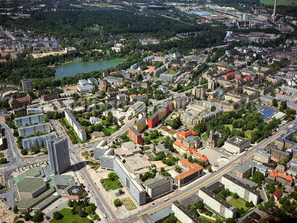 Chemnitz from above - Blick auf die Chemnitzer Innenstadt an der Stadthalle Chemnitz, dem Hochhaus des Hotel Mercure Kongress und den Wohngebieten am Opernplatz. View of the Chemnitz city at the city hall of Chemnitz, the tower of the Hotel Mercure Congress and the residential areas at the Opera House.