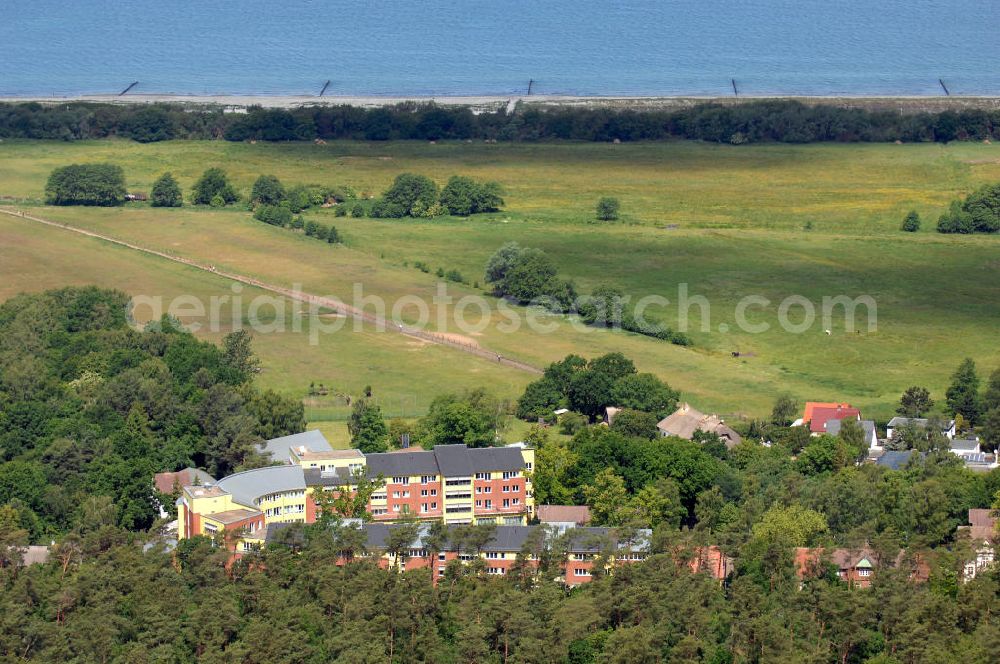 Graal-Müritz from above - Blick auf die Kinderklink Tannenhof in Graal-Müritz in Mecklenburg-Vorpommern. Die Kinderklinik gehört zum AKG Rehazentrum im Ostseeheilbad Graal-Müritz, Kontakt: