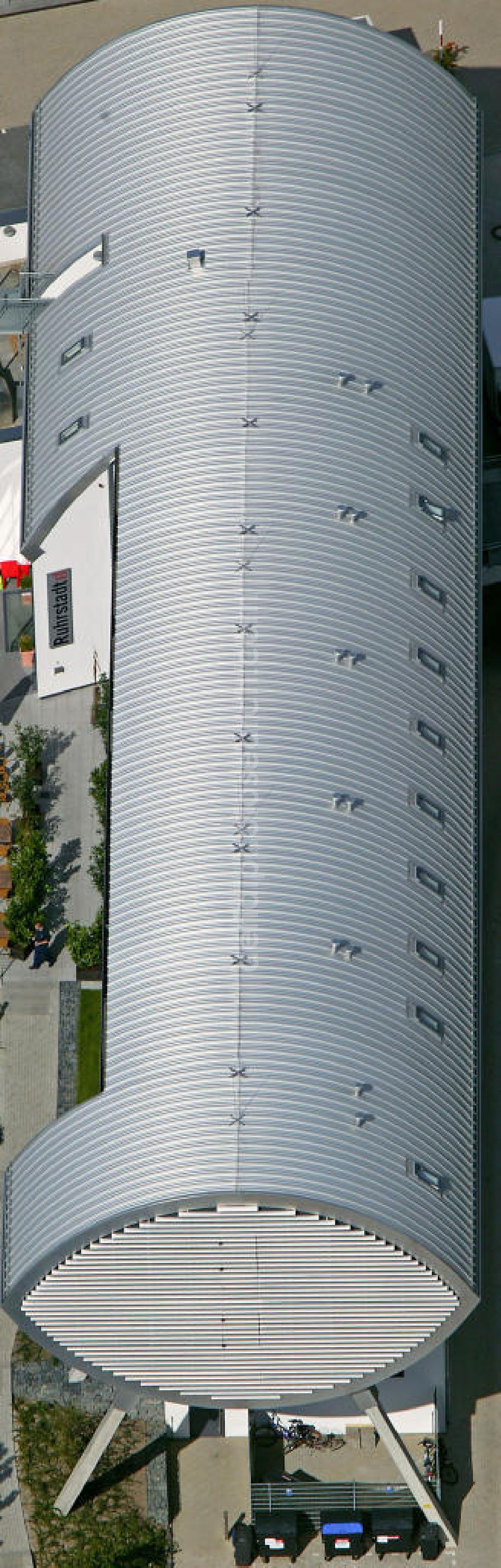 Aerial image Bottrop - Blick auf das Hotel Chillten Bottrop. Das 3-Sterne-Hotel und Hostel bietet ein einzigartiges Design. View of the hotel Chillten Bottrop. The 3-star hotel and hostel offers a unique design.