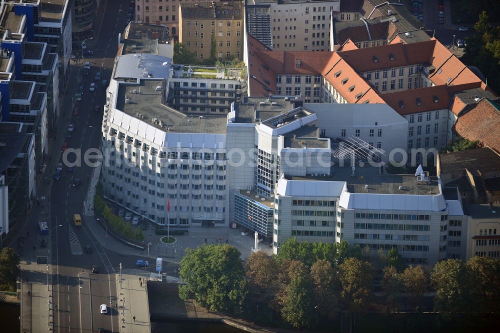 Aerial photograph Berlin - View of the Chinese Embassy in the district Mitte in Berlin. The Embassy is located in the former headquarters of the FDGB in the so-called Luisenstadt and was built to plans by the architect Jens Ebert