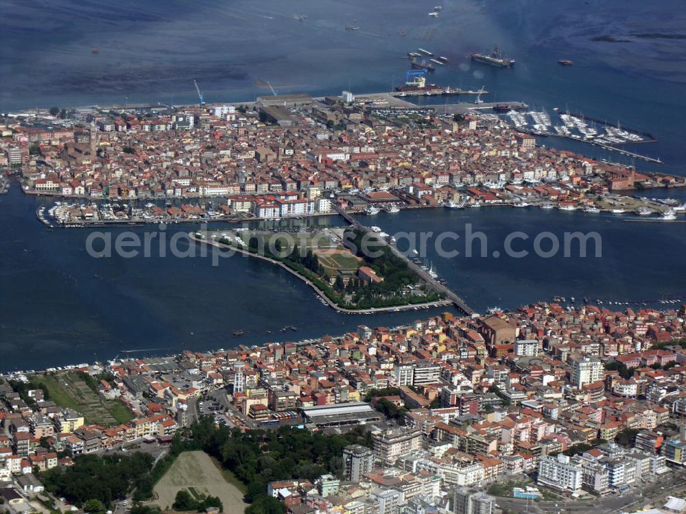 Aerial photograph Venedig - Sicht auf die Stadt Chioggia und auf die Isola dell Unione im Süden der Lagune von Venedig. Die Stadt liegt gegenüber der Halbinsel Sottomarina. Chioggia hat über 50 000 Einwohner und eine Fläche von ca. 185 qkm. Die auf Holzpfählen errichtete Stadt trägt wegen ihrer Ähnlichkeit den Beinamen Klein-Venedig und ist über eine Steinbrücke mit dem Festland verbunden. View to Chioggia and to the island Isola dell Unione in the south of the lagoon of Venice. Chioggia has a population about 50.000 people and an area about 185 square kilometres. The town was built on wooden stakes and is connected with the mainland by a stone bridge.