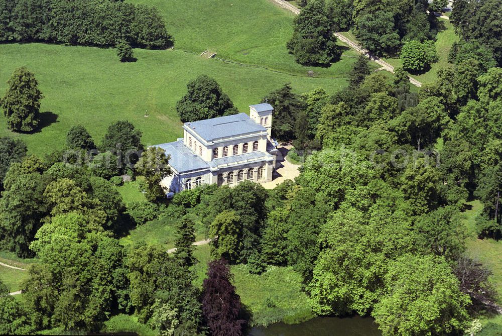 Putbus from above - Blick auf den großen Schlosspark und die 1844 bis 1846 erbaute Christus-Kirche . View of the large park and the castle was built from 1844 to 1846.