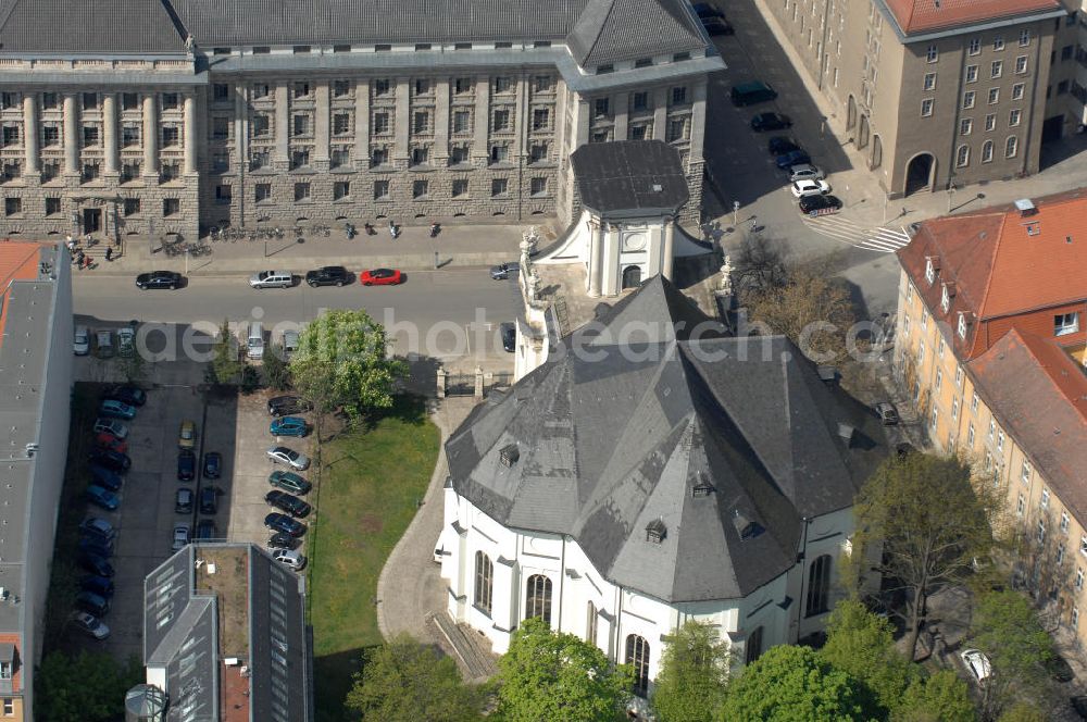 Berlin from the bird's eye view: Parochialkirche an der Klosterstraße Ecke Parochialstraße in Berlin-Mitte der Evangelischen Kirchengemeinde Marien. Church Parochialkirche at the street Klosterstrsse / Parochialstrasse.