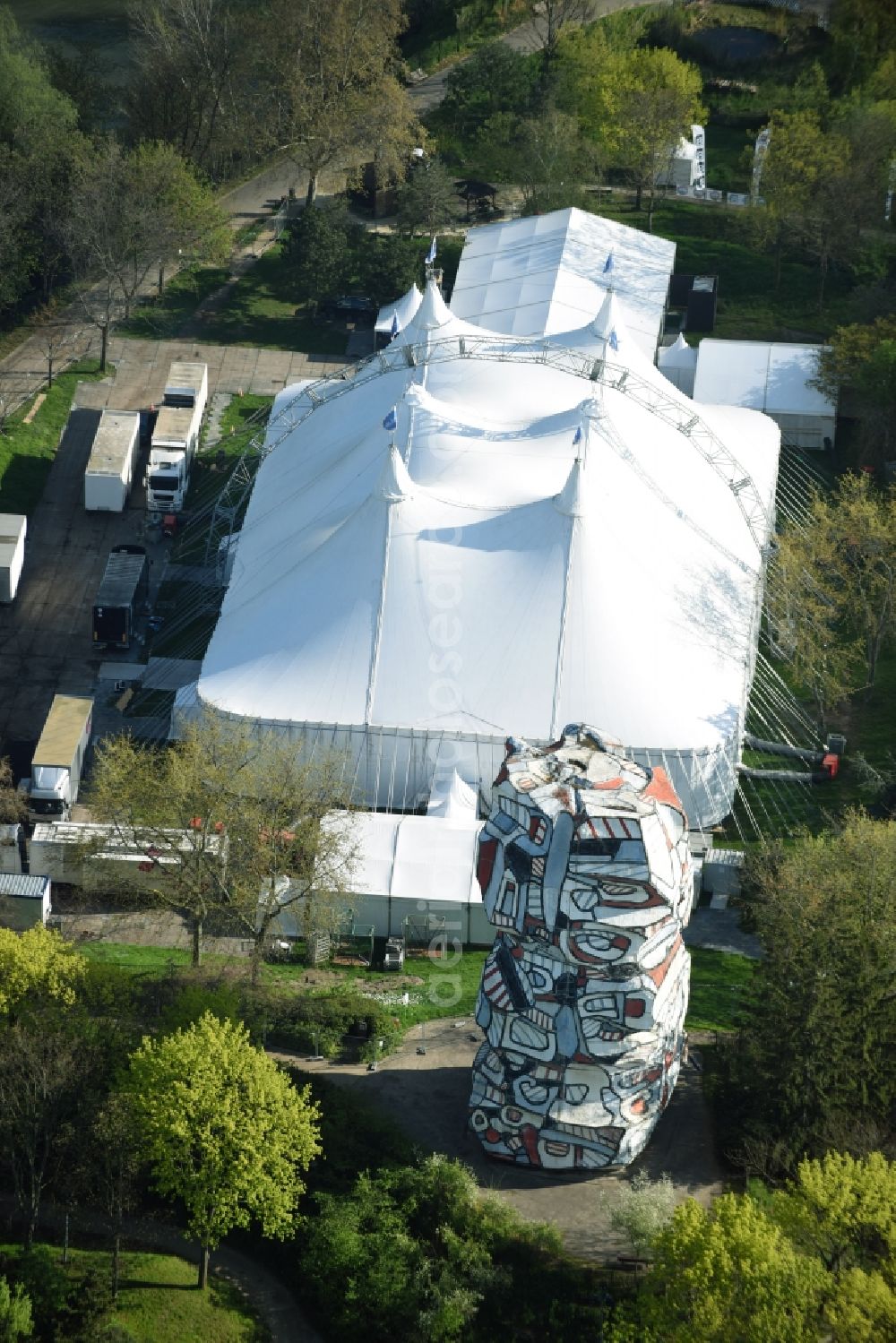 Aerial image Issy-les-Moulineaux - Circus tent domes of the circus in Parc de l'Ile Saint Germain am Quai de Stalingrad in Issy-les-Moulineaux in Ile-de-France, France