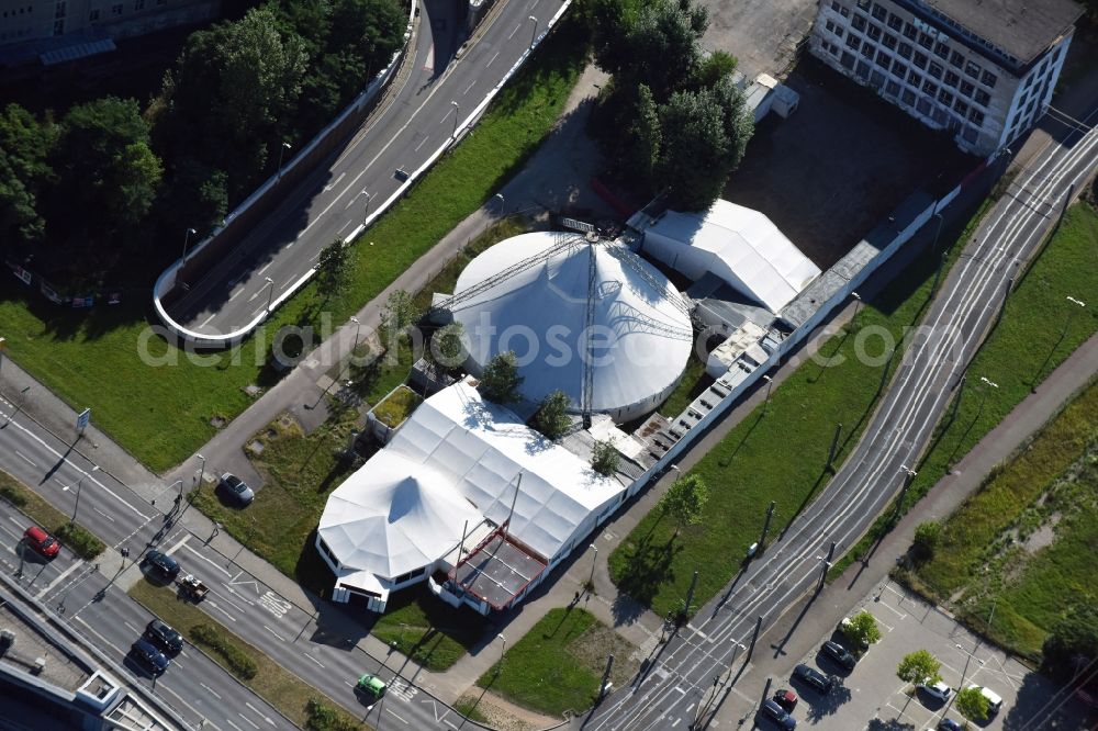 Aerial photograph Dresden - Circus tent domes of the circus Trocadero at the street Wiener Platz in Dresden in the state Saxony