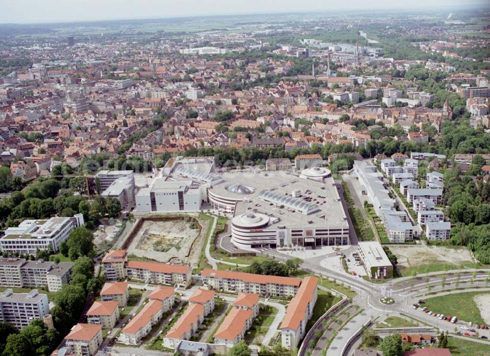 Augsburg/Bayern from the bird's eye view: City-Galerie der ECE Projektmanagement und Blick über Augsburg. 24.05.03