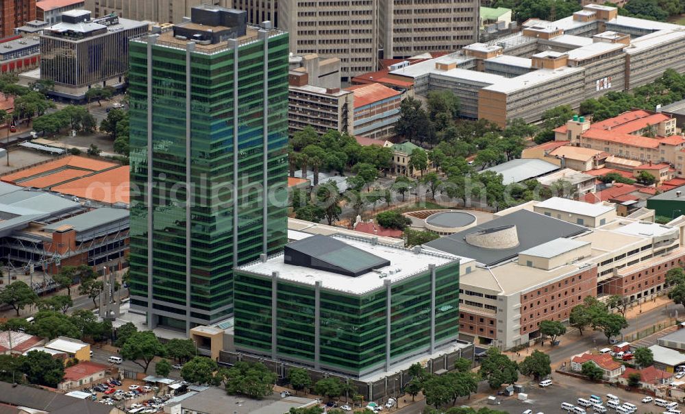 Pretoria from above - Das Civitas Building in der Struben Street im Stadtzentrum. Im Gebäude haben das Innenministerium und das Gesundheitsministerium ihren Sitz. The Civitas Building in Struben Street in the city center. This building houses the Departments of Home Affairs and Health.