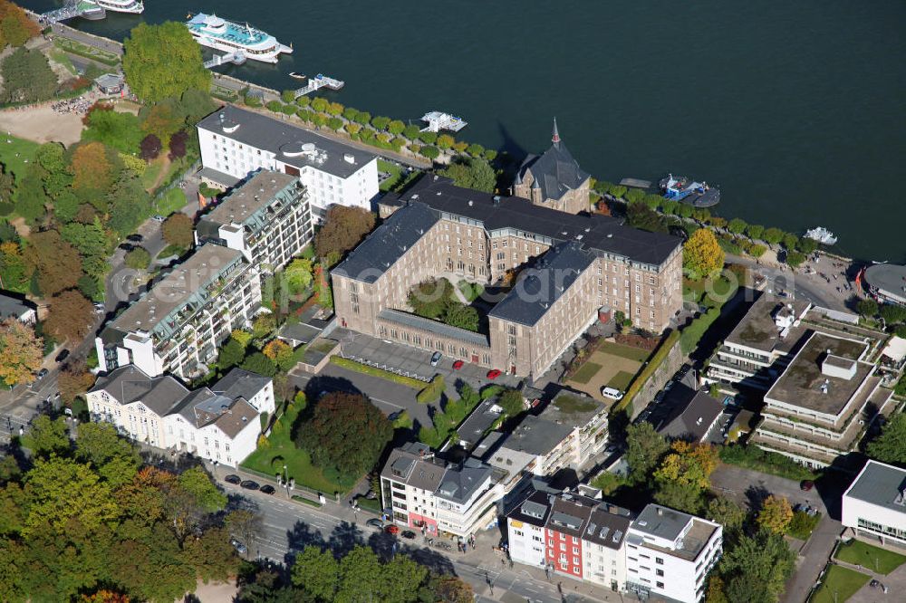 Bonn from above - Blick auf das Collegium Albertinum, ein Theologenkonvikt, das Theologiestudenten während ihrer Ausbildung als Wohn- und Studienort dient. Das Gebäude am Rhein wurde 1892 gebaut. View to the hall of residence collegium Albertinum in Bonn at the Rhine.