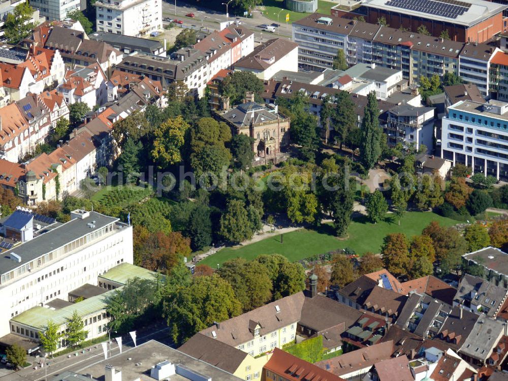 Freiburg im Breisgau from above - Das Herrenhaus Colombischlössle im Colombi-Park in der Innenstadt von Freiburg, Baden-Württemberg. Im Gebäude ist das Archäologische Museum Colombischlössle, ehemals Museum für Ur- und Frühgeschichte genannt, untergebracht. The mansion Colombischlössle in the Colombi park in the inner city of Freiburg, Baden-Wuerttemberg. Nowadays it hosts the archeological museum Colombischlössle, formerly known as the museum of pre- and early history.