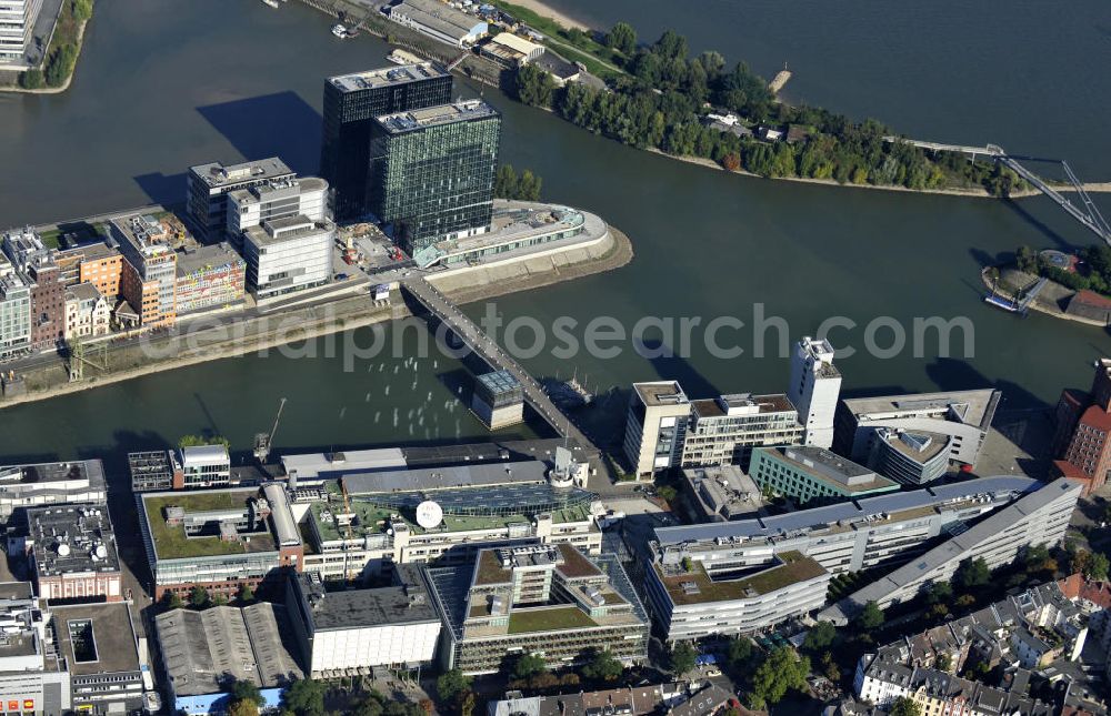 Aerial image Düsseldorf - Sicht auf die Zwillingstürme an der Spitze der Speditionsstraße im Medienhafen. View to the MediaHafen with the Twin Towers.