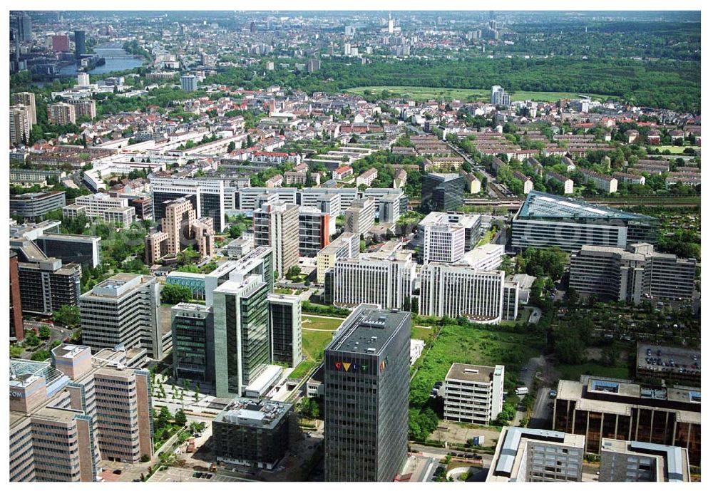 Aerial image Frankfurt am Main - Blick auf die Zentrale der COLT Telecom GmbH. COLT Telecom GmbH,Herriotstraße 4, 60528 Frankfurt Im Hintergrund ist die Fiale der DekaBank deutsche Girozentrale zu