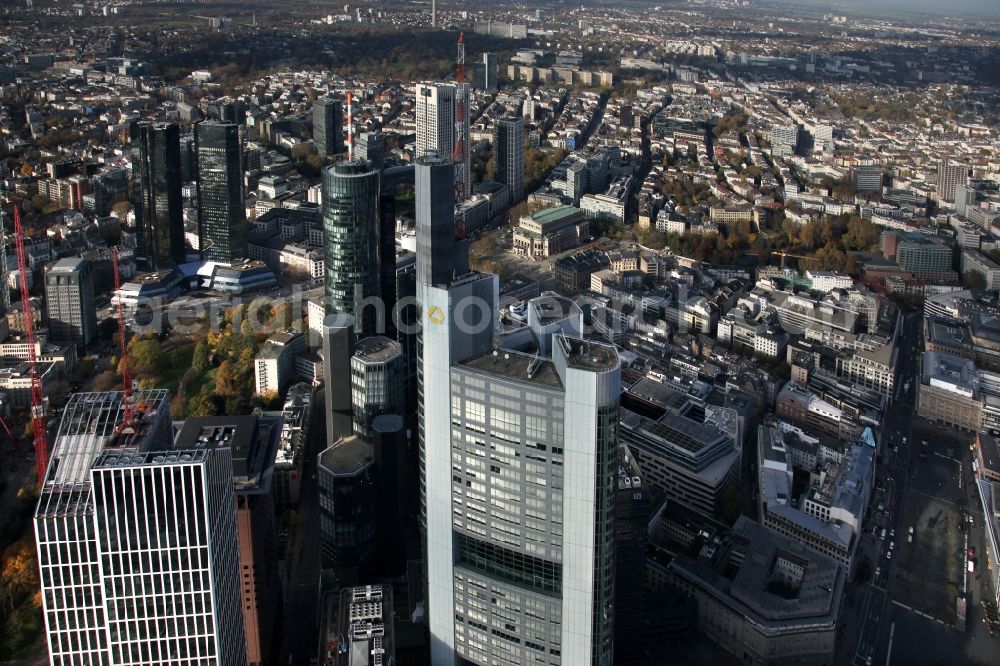 Aerial photograph Frankfurt am Main - Cityscape of the skyscraper skyline in the banking and insurance district of the Frankfurt on the Main city center in the state Hesse. In the center, the high-rise of the Commerzbank. Foto Alfons Rath