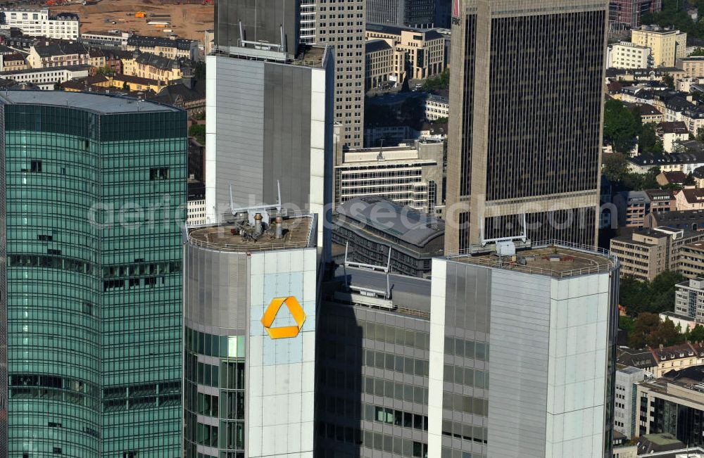 Aerial photograph Frankfurt am Main - Dach des Commerzbank Tower. Er befindet sich in der Innenstadt von Frankfurt / Main in Hessen. Der Entwurf des Gebäudes stammt vom Architekten Sir Norman Foster und wurde durch Hochtief realisiert. Roof of the Commerzbank Tower. It is situated in the inner city of Frankfurt / Main. The building was designed by Sir Norman Foster and constructed by Hochtief.