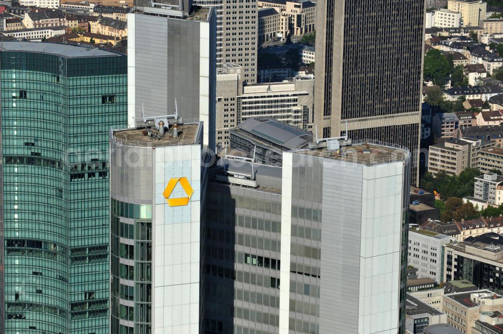 Frankfurt am Main from above - Dach des Commerzbank Tower. Er befindet sich in der Innenstadt von Frankfurt / Main in Hessen. Der Entwurf des Gebäudes stammt vom Architekten Sir Norman Foster und wurde durch Hochtief realisiert. Roof of the Commerzbank Tower. It is situated in the inner city of Frankfurt / Main. The building was designed by Sir Norman Foster and constructed by Hochtief.