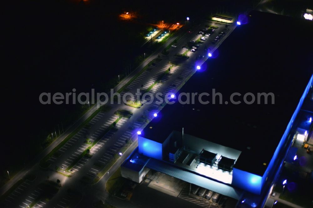 Frankfurt (Oder) from the bird's eye view: Night- view of CONERGY SolarModule GmbH manufactory in Frankfurt (Oder) in Brandenburg