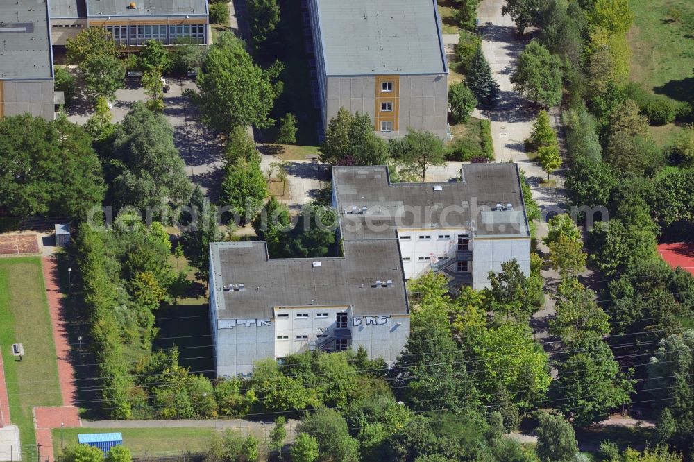 Berlin Hellersdorf from the bird's eye view: Container extension on the school grounds of the Melanchthon-school - high school at the Adele Sandrock Road in Berlin Hellersdorf