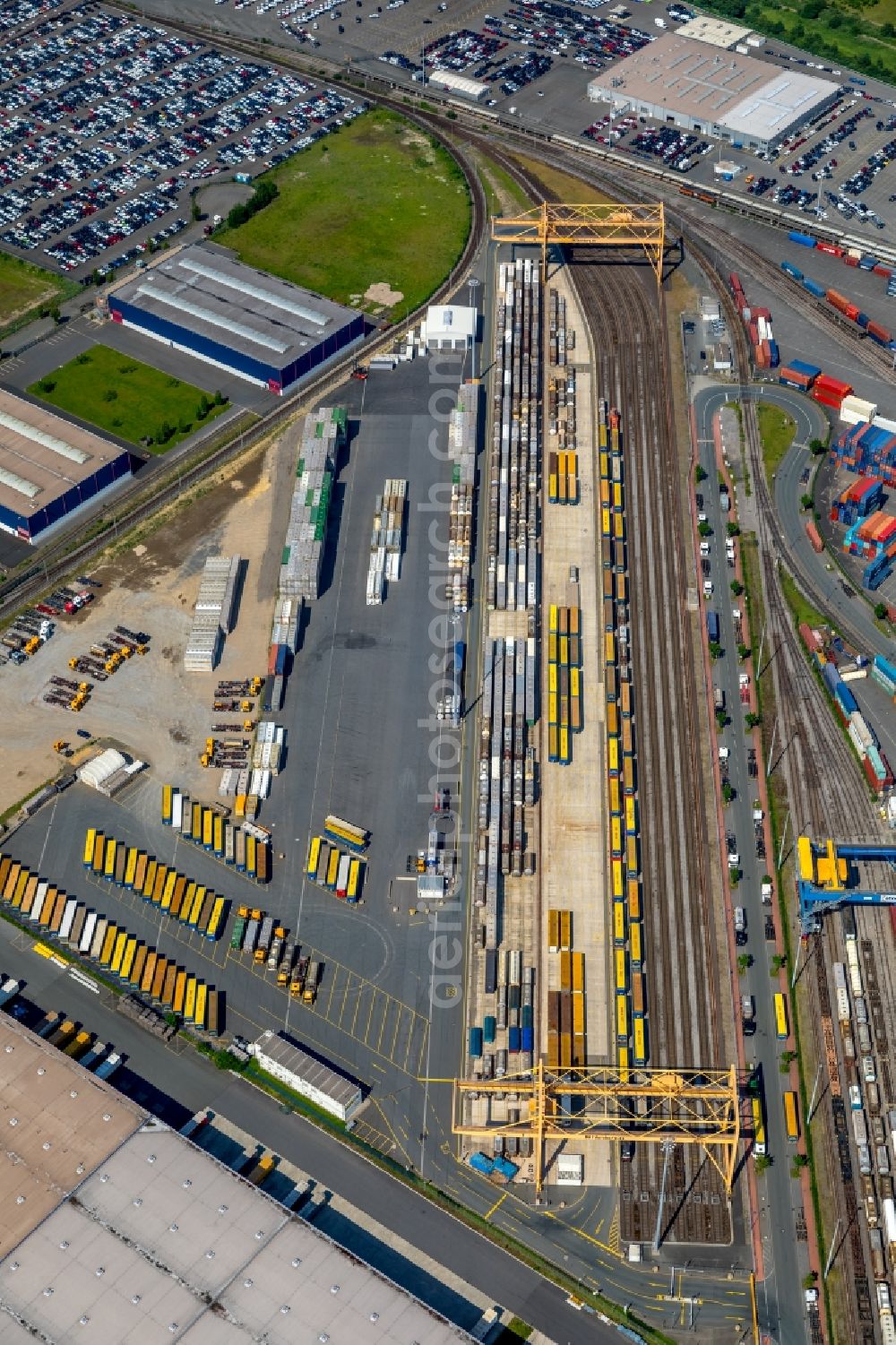 Duisburg from the bird's eye view: Container terminal center in Duisburg in the state North Rhine-Westphalia, Germany