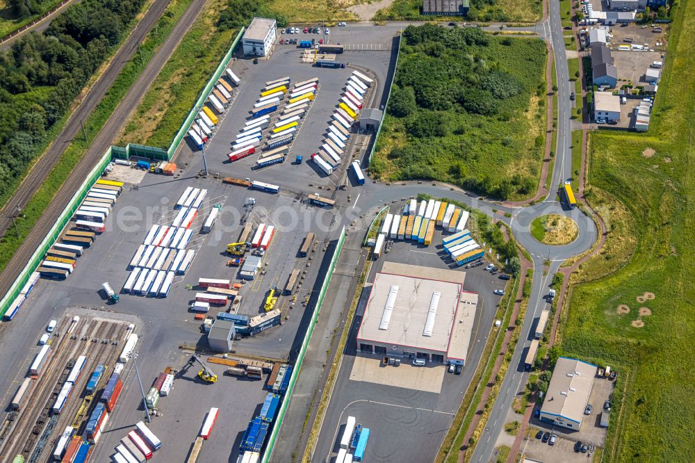 Duisburg from the bird's eye view: Container terminal center in the district Rheinhausen in Duisburg in the state North Rhine-Westphalia, Germany