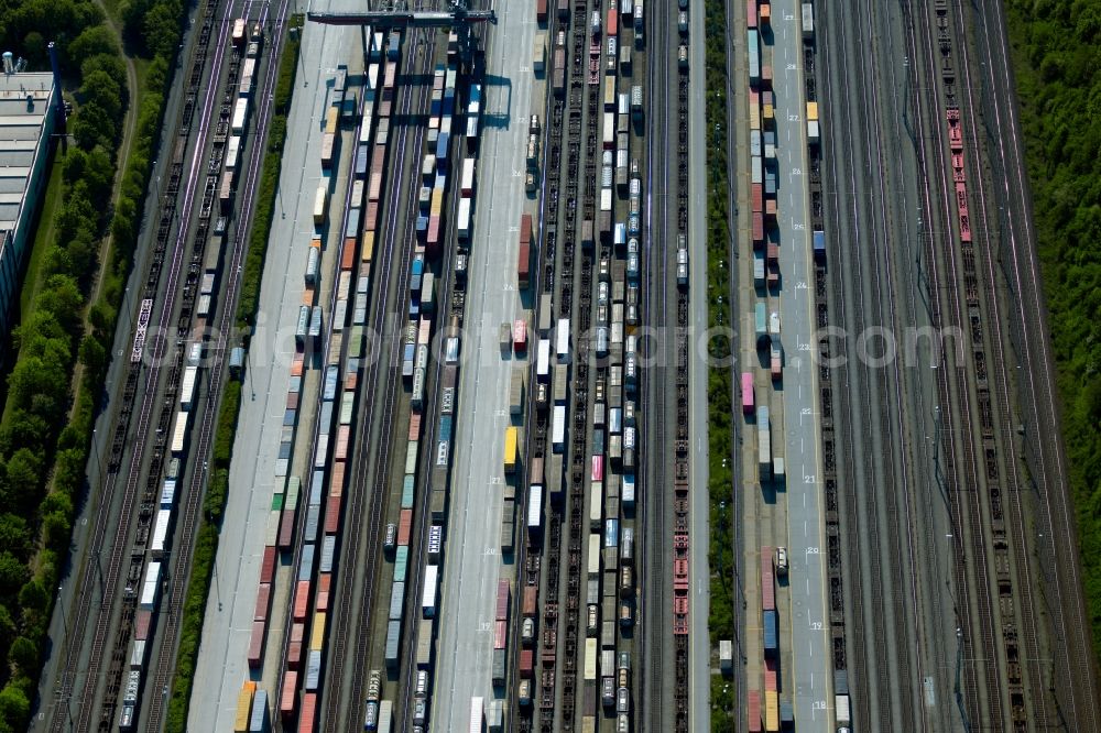 München from the bird's eye view: Container terminal in the GVZ freight transport center of the Deutsche Umschlaggesellschaft Schiene-Strasse (DUSS) mbH in the district of Trudering-Riem in Munich in the state Bavaria, Germany