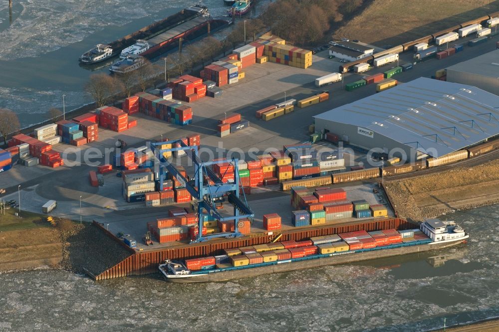 Aerial photograph Voerde (Niederrhein) - Container terminal and port facilities on the Wesel Datteln Canal in Voerde (Niederrhein) in North Rhine-Westphalia