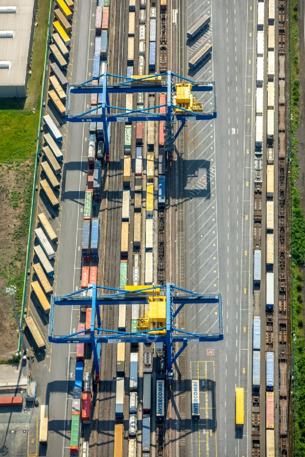 Duisburg from the bird's eye view: Container terminal center in Duisburg in the state North Rhine-Westphalia, Germany