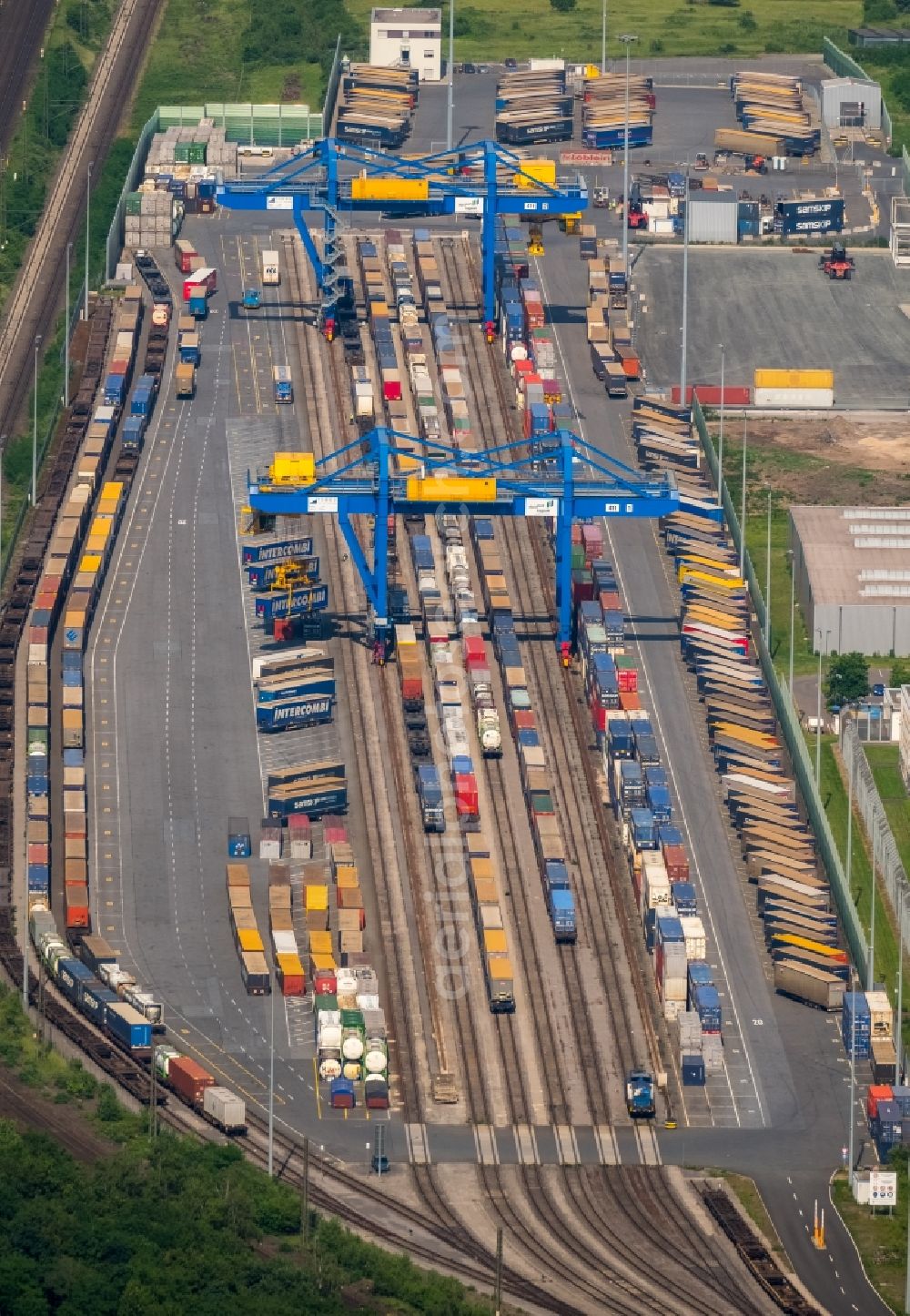 Duisburg from the bird's eye view: Container terminal center in Duisburg in the state North Rhine-Westphalia, Germany