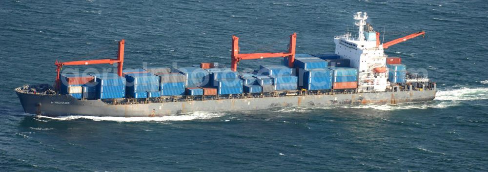 Kapstadt / Cap Town from above - Das Containerschiff NORDHAWK vor dem Hafen von Kapstadt. Ship traffic in front of the port of Cape Town.