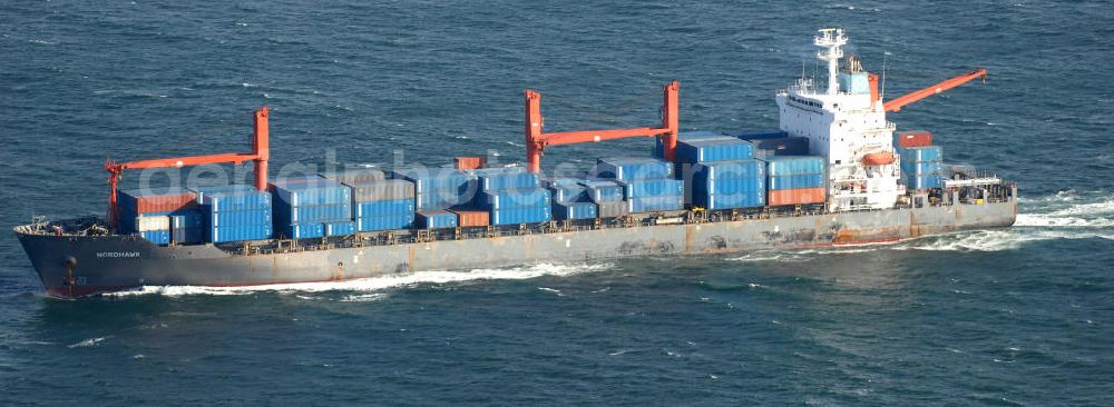 Kapstadt / Cap Town from the bird's eye view: Das Containerschiff NORDHAWK vor dem Hafen von Kapstadt. Ship traffic in front of the port of Cape Town.