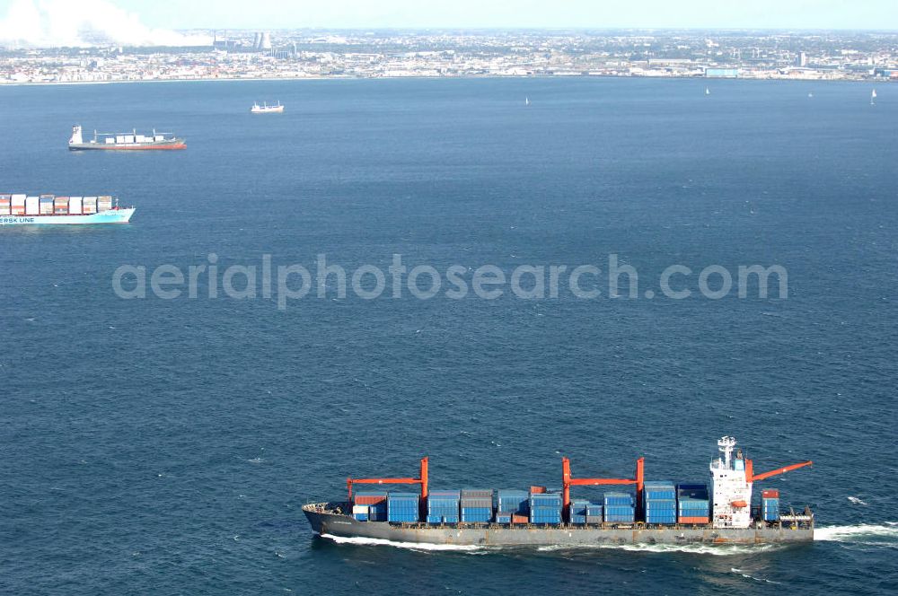 Aerial photograph Kapstadt / Cap Town - Das Containerschiff NORDHAWK vor dem Hafen von Kapstadt. Ship traffic in front of the port of Cape Town.