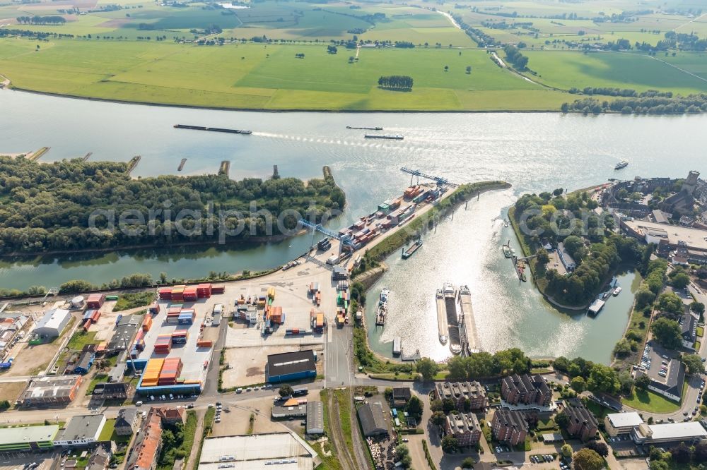 Aerial photograph Emmerich am Rhein - Container terminal Rhein-Waal-Terminal of the inland port in Emmerich am Rhein in the state of North Rhine-Westphalia, Germany