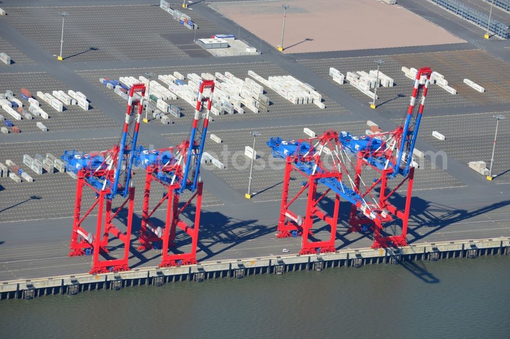 Wilhelmshaven from the bird's eye view: Container Terminal in the port of the international port of Jade Weser Port ( JWP ) on the North Sea in Wilhelmshaven in the state Lower Saxony, Germany