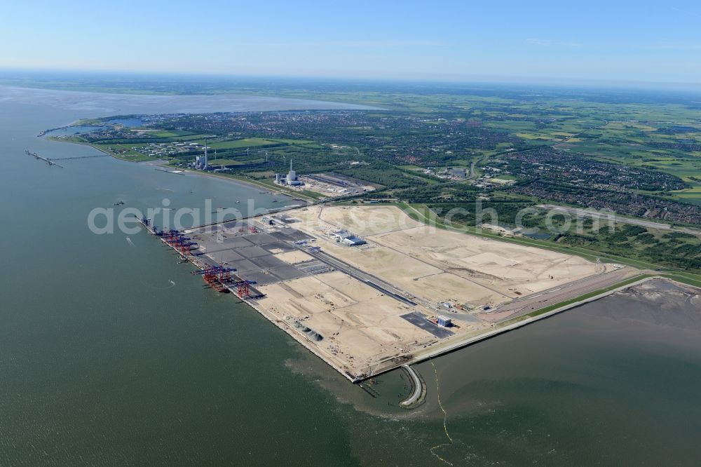 Wilhelmshaven from the bird's eye view: Container Terminal in the port of the international port of Jade Weser Port ( JWP ) on the North Sea in Wilhelmshaven in the state Lower Saxony, Germany