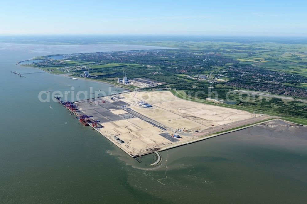 Aerial photograph Wilhelmshaven - Container Terminal in the port of the international port of Jade Weser Port ( JWP ) on the North Sea in Wilhelmshaven in the state Lower Saxony, Germany