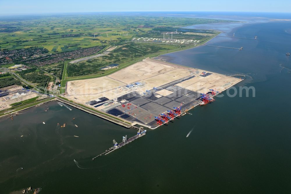 Wilhelmshaven from the bird's eye view: Container Terminal in the port of the international port of Jade Weser Port ( JWP ) on the North Sea in Wilhelmshaven in the state Lower Saxony, Germany