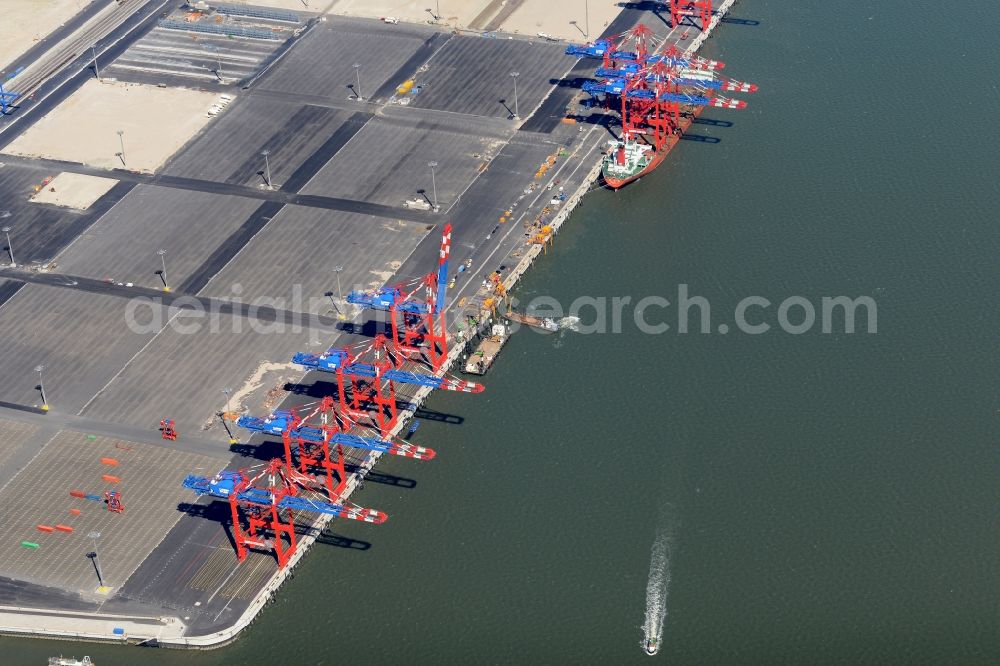 Aerial image Wilhelmshaven - Container Terminal in the port of the international port of Jade Weser Port ( JWP ) on the North Sea in Wilhelmshaven in the state Lower Saxony, Germany