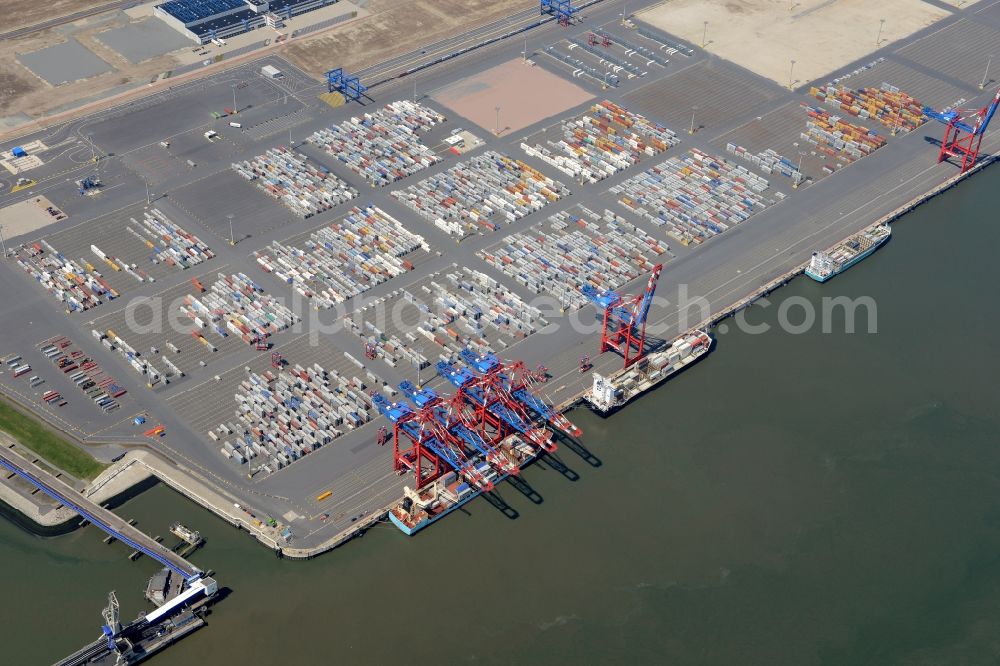 Aerial photograph Wilhelmshaven - Container Terminal in the port of the international port of Jade Weser Port ( JWP ) on the North Sea in Wilhelmshaven in the state Lower Saxony, Germany