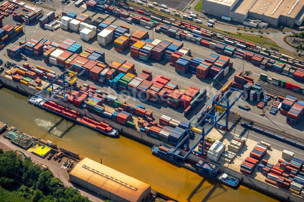 Duisburg from the bird's eye view: Container Terminal in the port of the inland port of DIT Duisburg Intermodal Terminal GmbH on Gaterweg in Duisburg in the state North Rhine-Westphalia