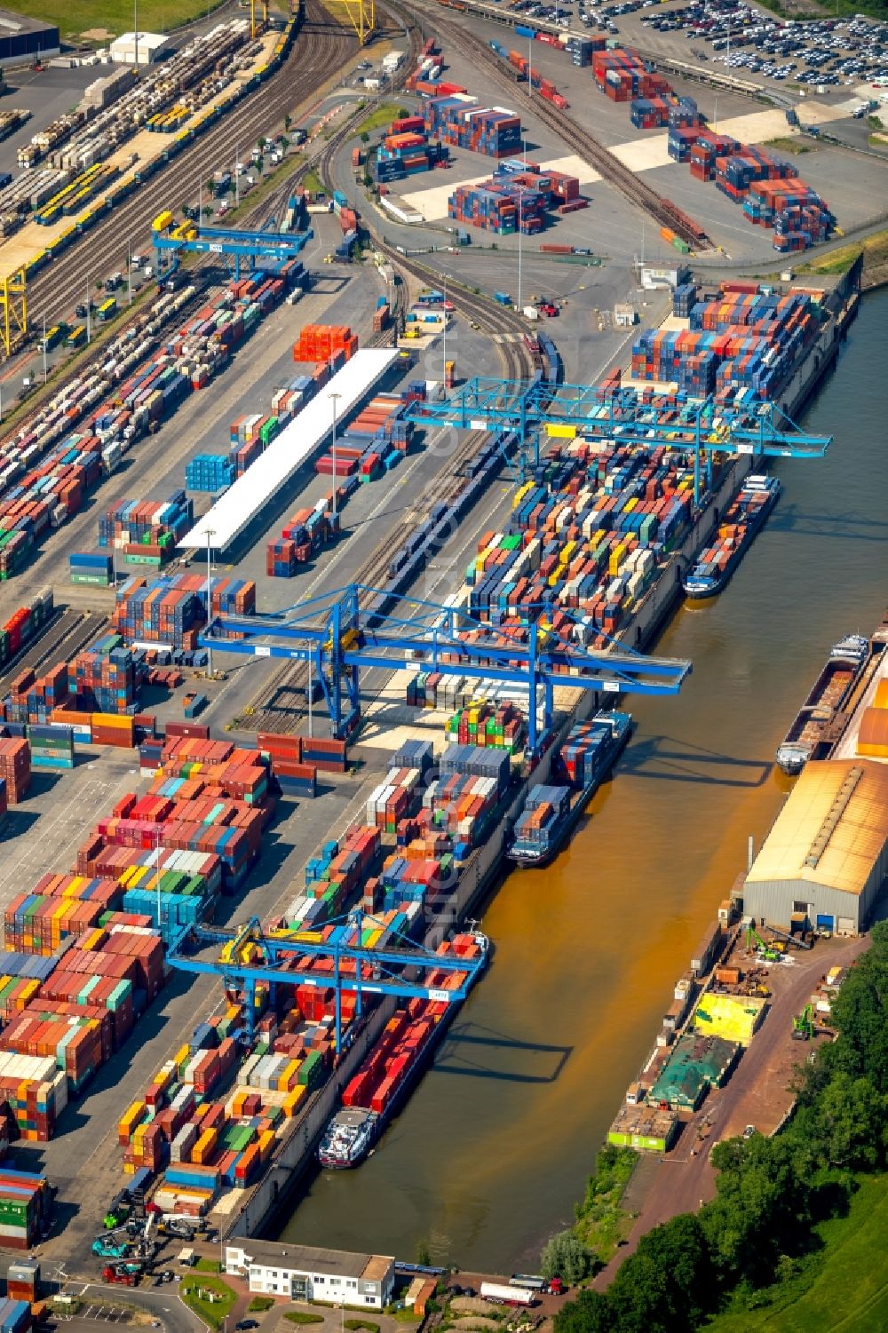 Aerial photograph Duisburg - Container Terminal in the port of the inland port of DIT Duisburg Intermodal Terminal GmbH on Gaterweg in Duisburg in the state North Rhine-Westphalia