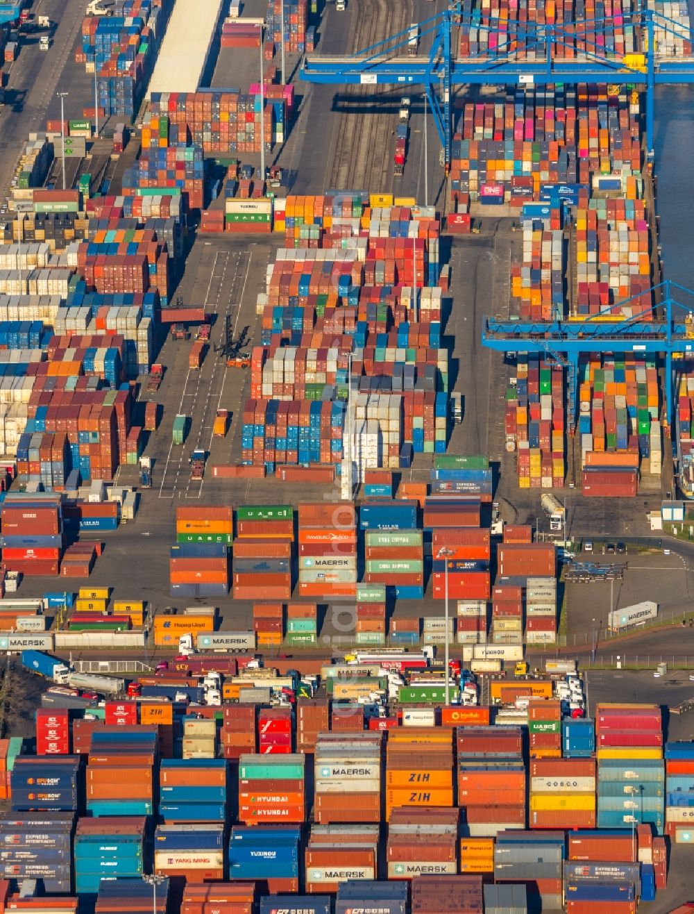 Duisburg from above - Container Terminal in the port of the inland port of DIT Duisburg Intermodal Terminal GmbH on Gaterweg in Duisburg in the state North Rhine-Westphalia