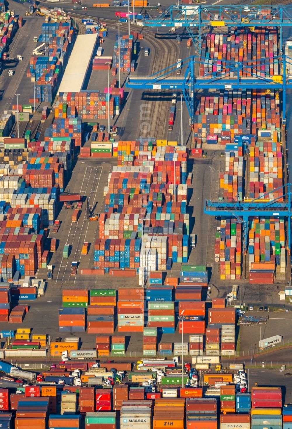 Duisburg from the bird's eye view: Container Terminal in the port of the inland port of DIT Duisburg Intermodal Terminal GmbH on Gaterweg in Duisburg in the state North Rhine-Westphalia