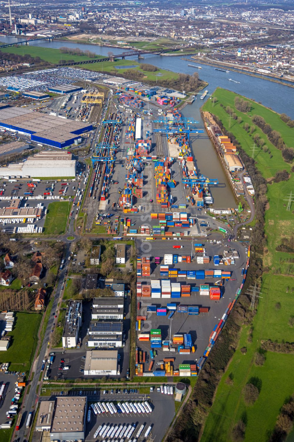 Duisburg from the bird's eye view: Container Terminal in the port of the inland port of DIT Duisburg Intermodal Terminal GmbH on Gaterweg in Duisburg in the state North Rhine-Westphalia