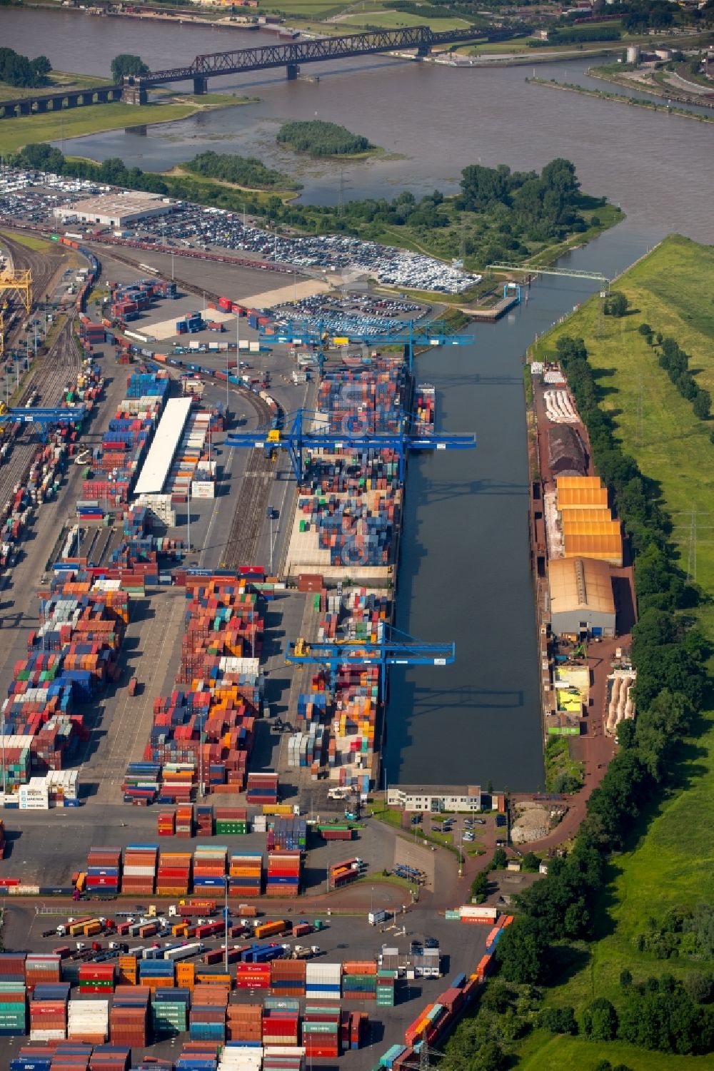 Duisburg from above - Container Terminal in the port of the inland port Duisburg Intermodal Terminal (DIT) in Duisburg in the state North Rhine-Westphalia