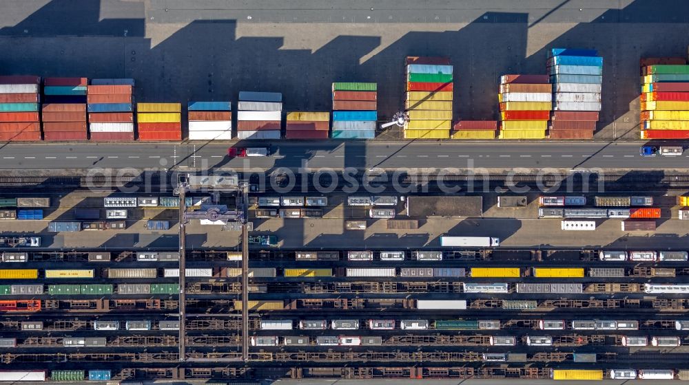 Duisburg from the bird's eye view: Container Terminal in the port of the inland port on Hafenkanal in the district Ruhrort in Duisburg in the state North Rhine-Westphalia, Germany