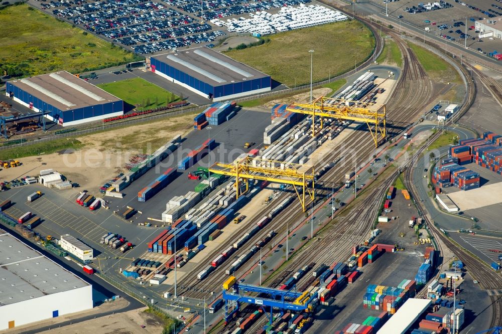 Duisburg from the bird's eye view: Container Terminal in the port of the inland port Logport I in Duisburg in the state North Rhine-Westphalia