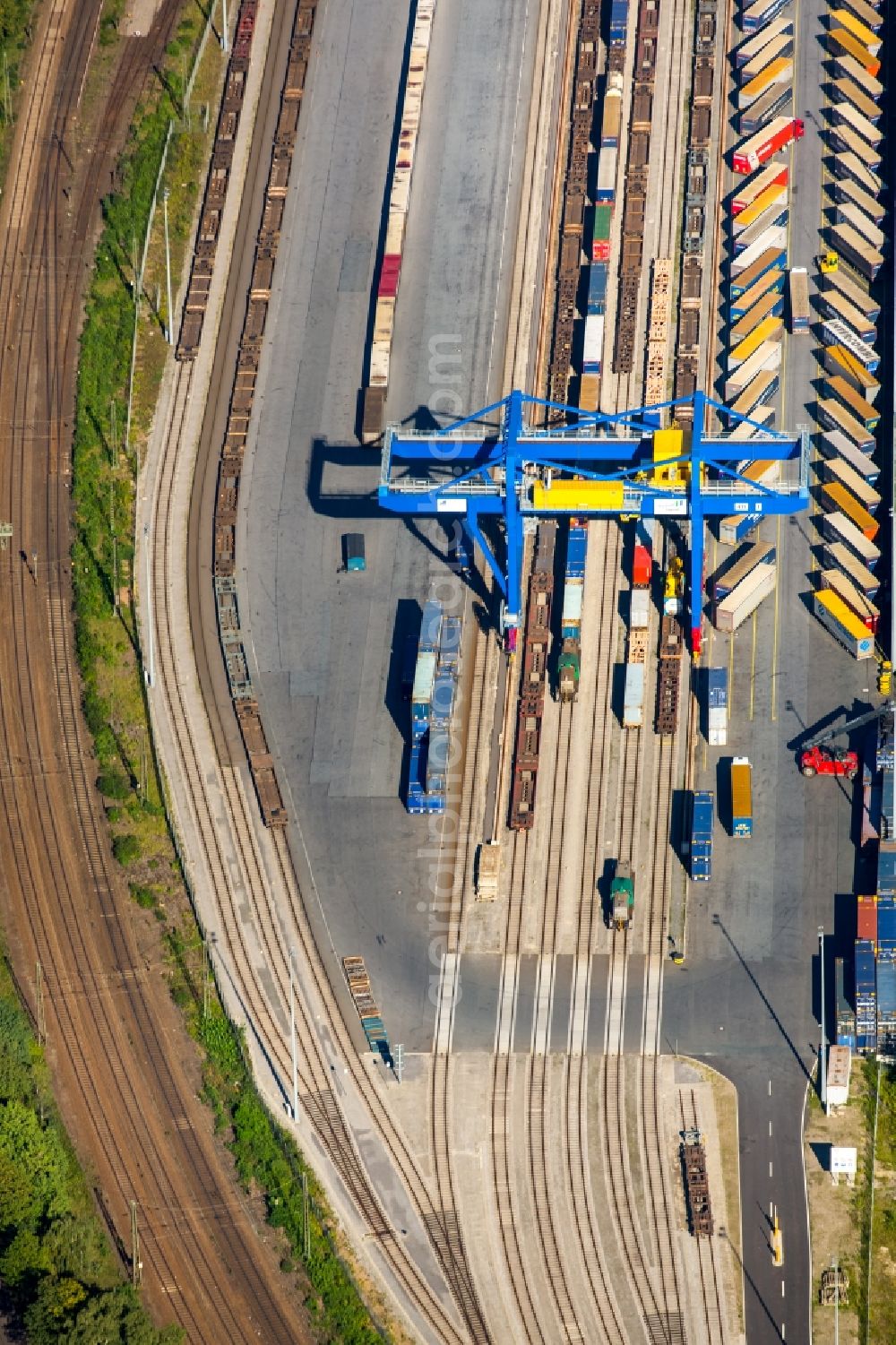 Aerial photograph Duisburg - Container Terminal in the port of the inland port Logport III in Duisburg in the state North Rhine-Westphalia