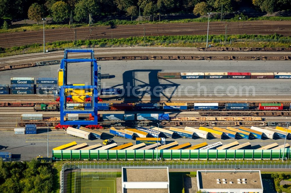 Duisburg from the bird's eye view: Container Terminal in the port of the inland port Logport III in Duisburg in the state North Rhine-Westphalia