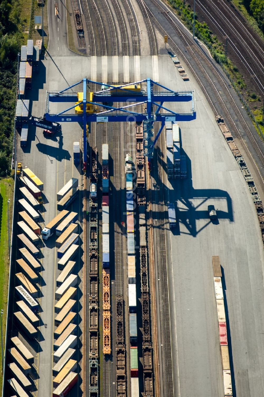 Aerial photograph Duisburg - Container Terminal in the port of the inland port Logport III in Duisburg in the state North Rhine-Westphalia