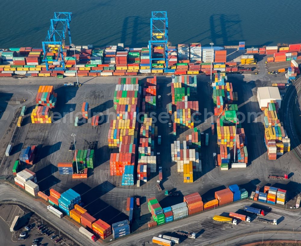 Aerial photograph Duisburg - Container Terminal in the port of the inland port Rhein-Ruhr Terminal Gesellschaft fuer Container- und Gueterumschlag mbH Richard-Seiffert-Strasse in the district Wanheim - Angerhausen in Duisburg in the state North Rhine-Westphalia