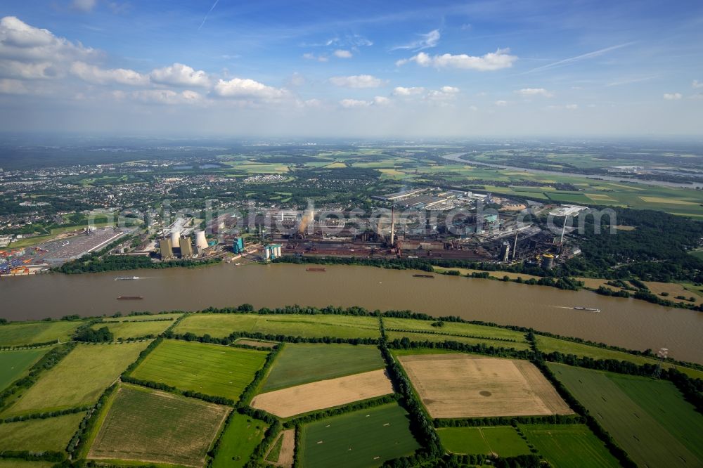 Duisburg from the bird's eye view: Container Terminal in the port of the inland port Rheinhausen in Duisburg in the state North Rhine-Westphalia